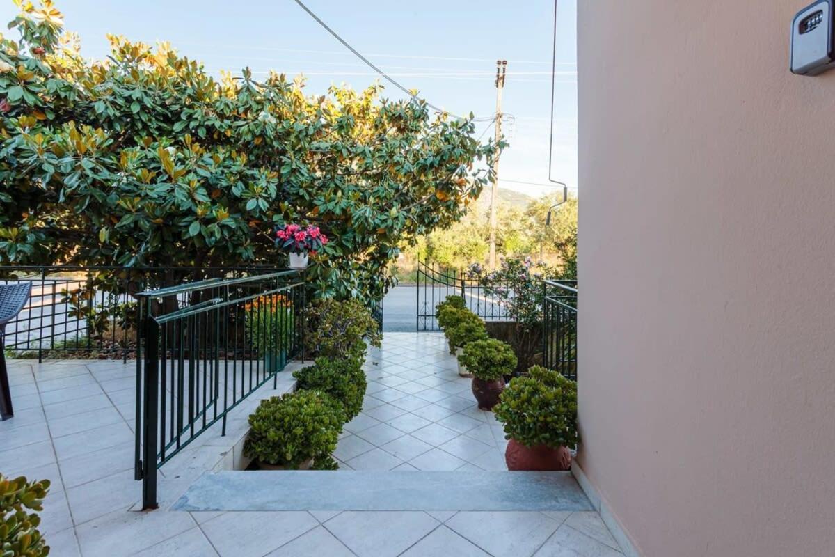 Stylish Seaside Home - Fully Equipped, Big Terrace Kalamata Exterior photo